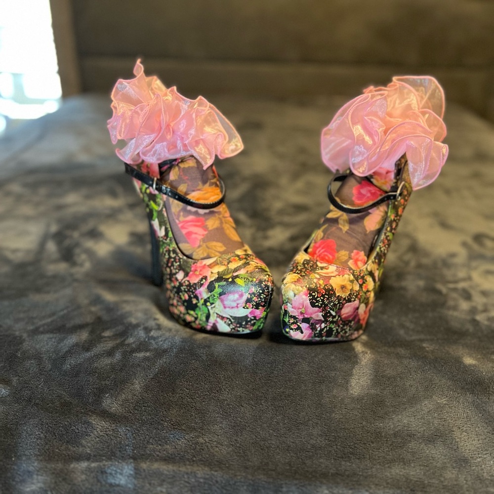 Floral Platform Madison‎ by Shoedazzle Roxy Heels Size 9.5 Women’s